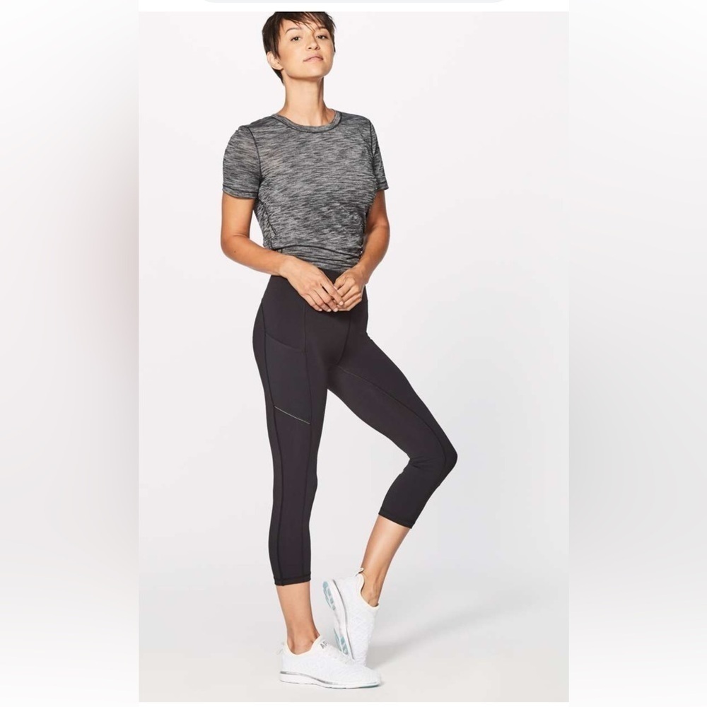 Lululemon Speed Up Crop 21" Black Womens size 4 Activewear Workout